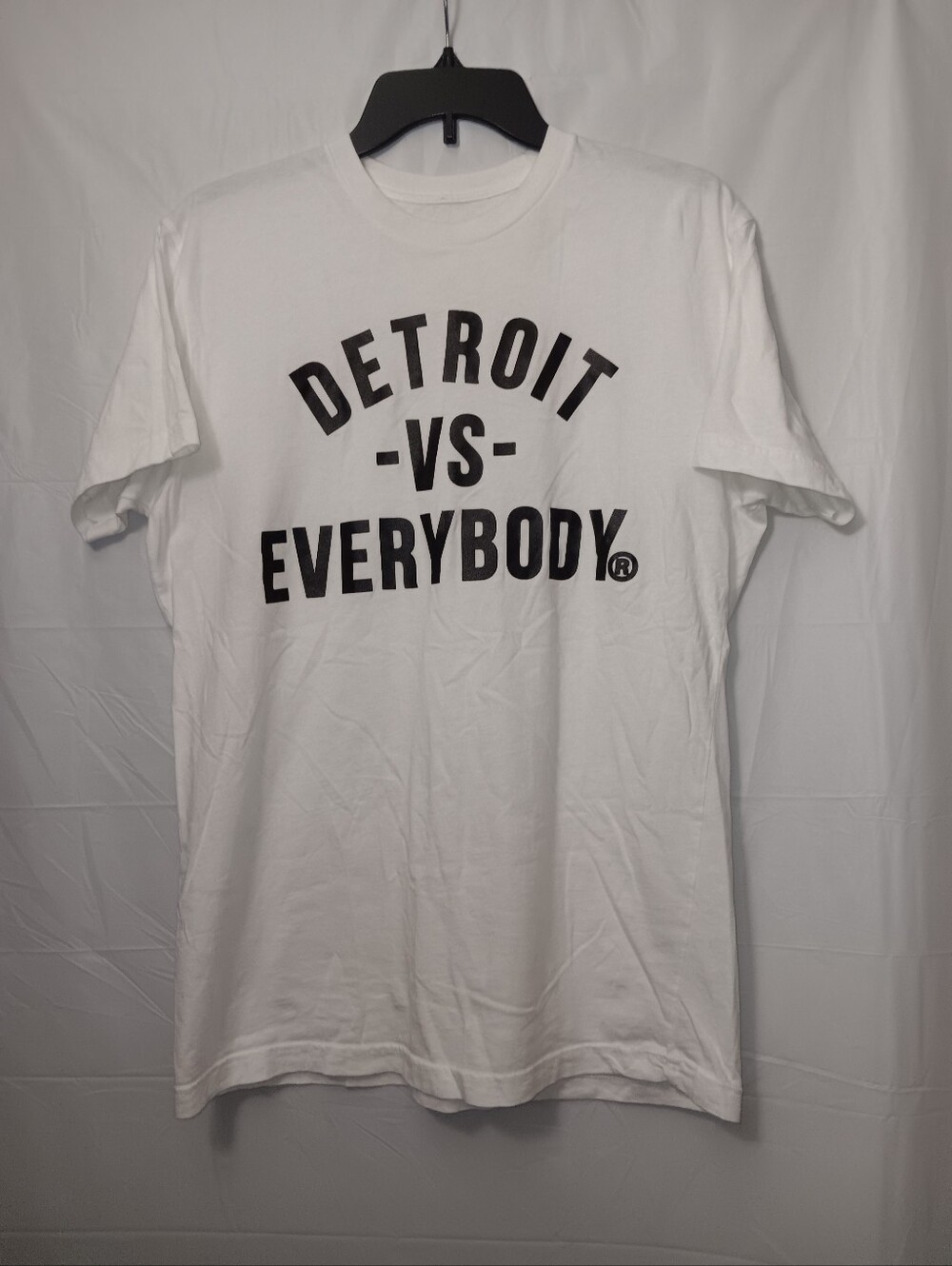 DETROIT -VS- EVERYBODY CREWNECK COTTON MEDIUM T-SHIRT